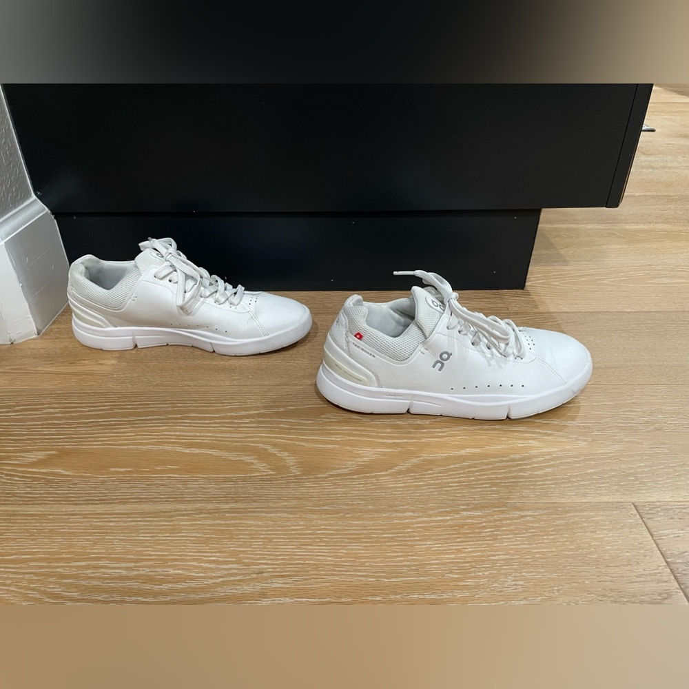 On Cloud Roger Advantage women’s size 8.5
